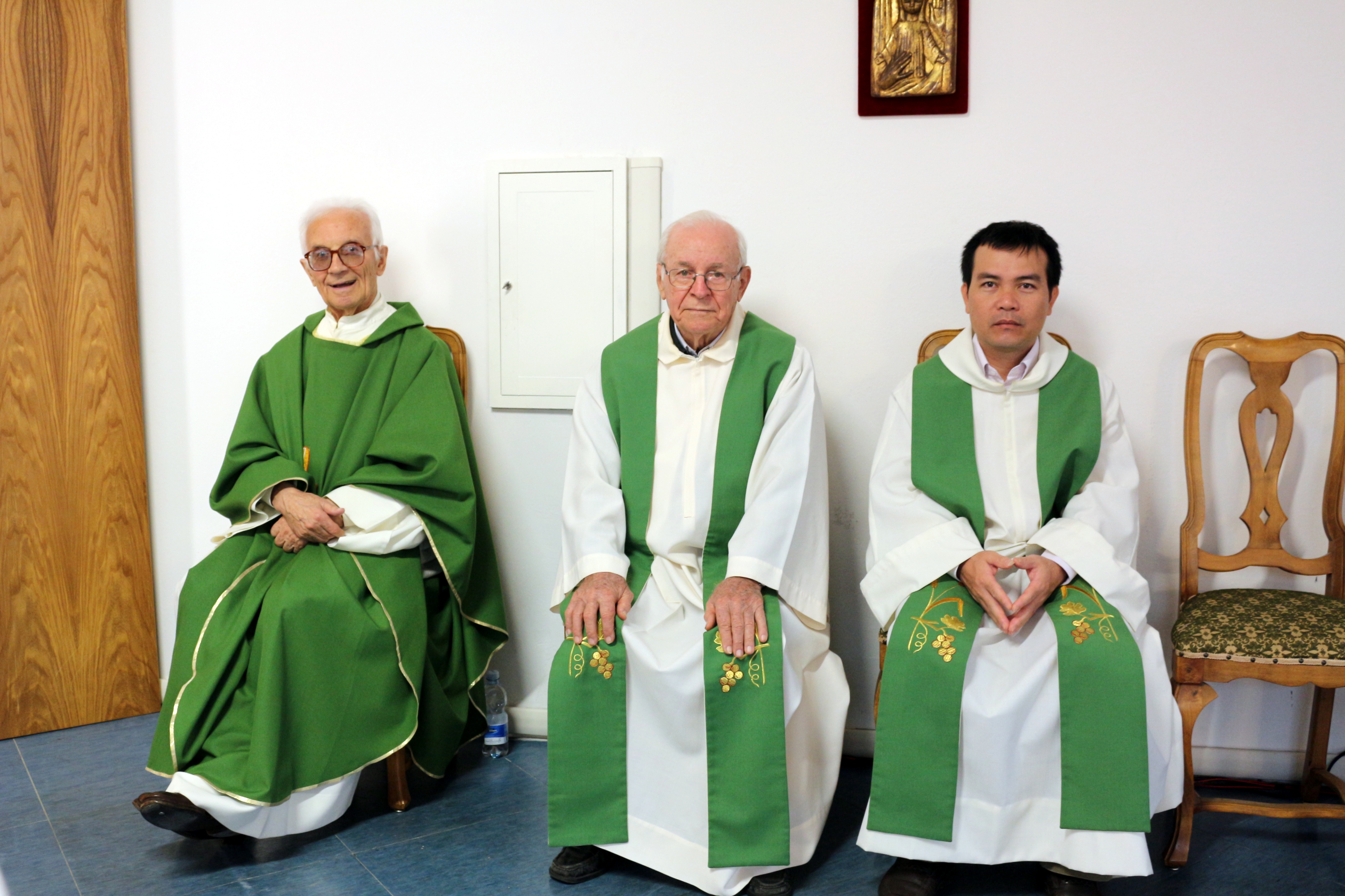 Padre Gino Selvaggi SVD (al centro)